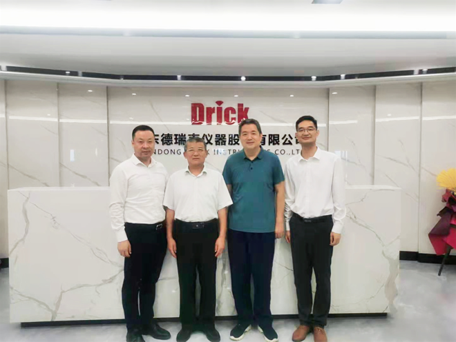 濟(jì)南歷下區(qū)委統(tǒng)戰(zhàn)部副部長、區(qū)工商聯(lián)黨組書記楊鋒蒞臨德瑞克考察指導(dǎo)